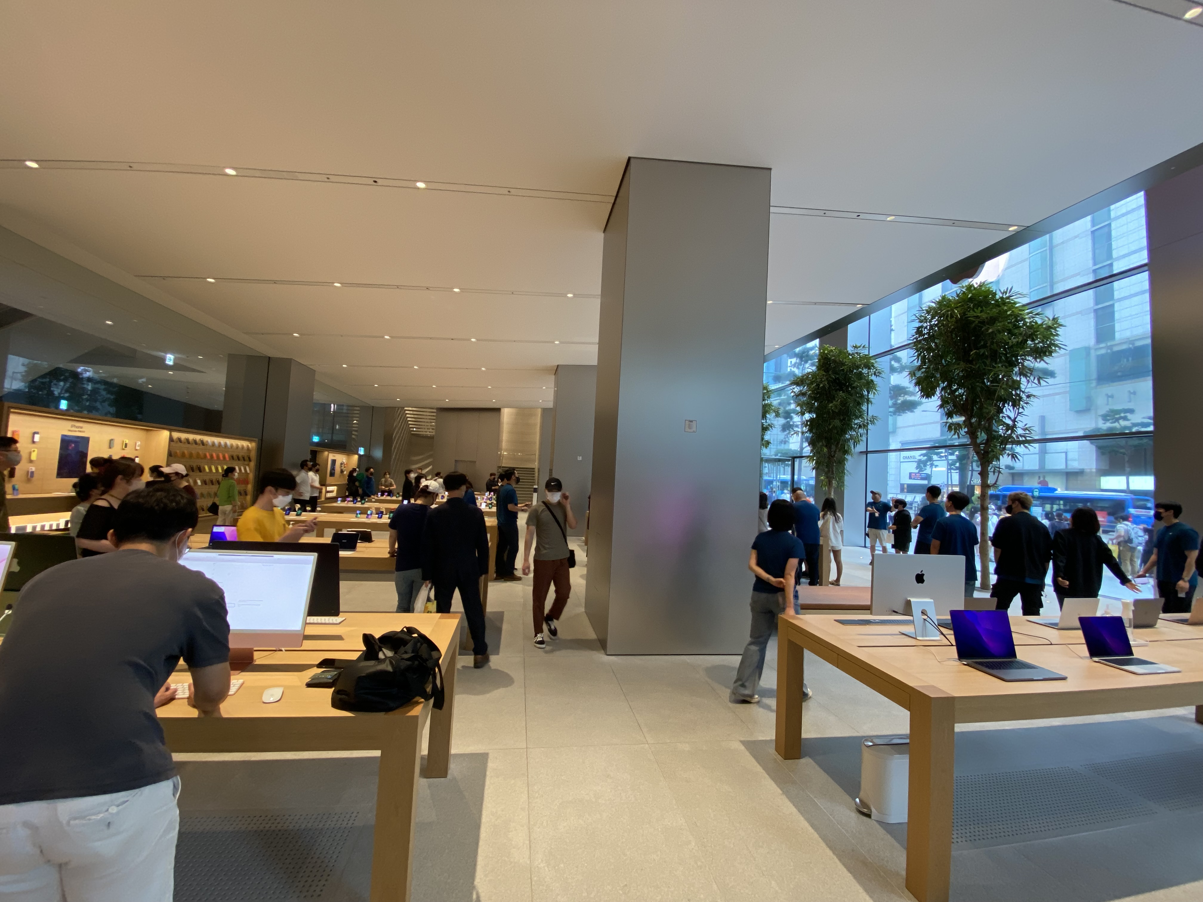 Apple-Store-Inside