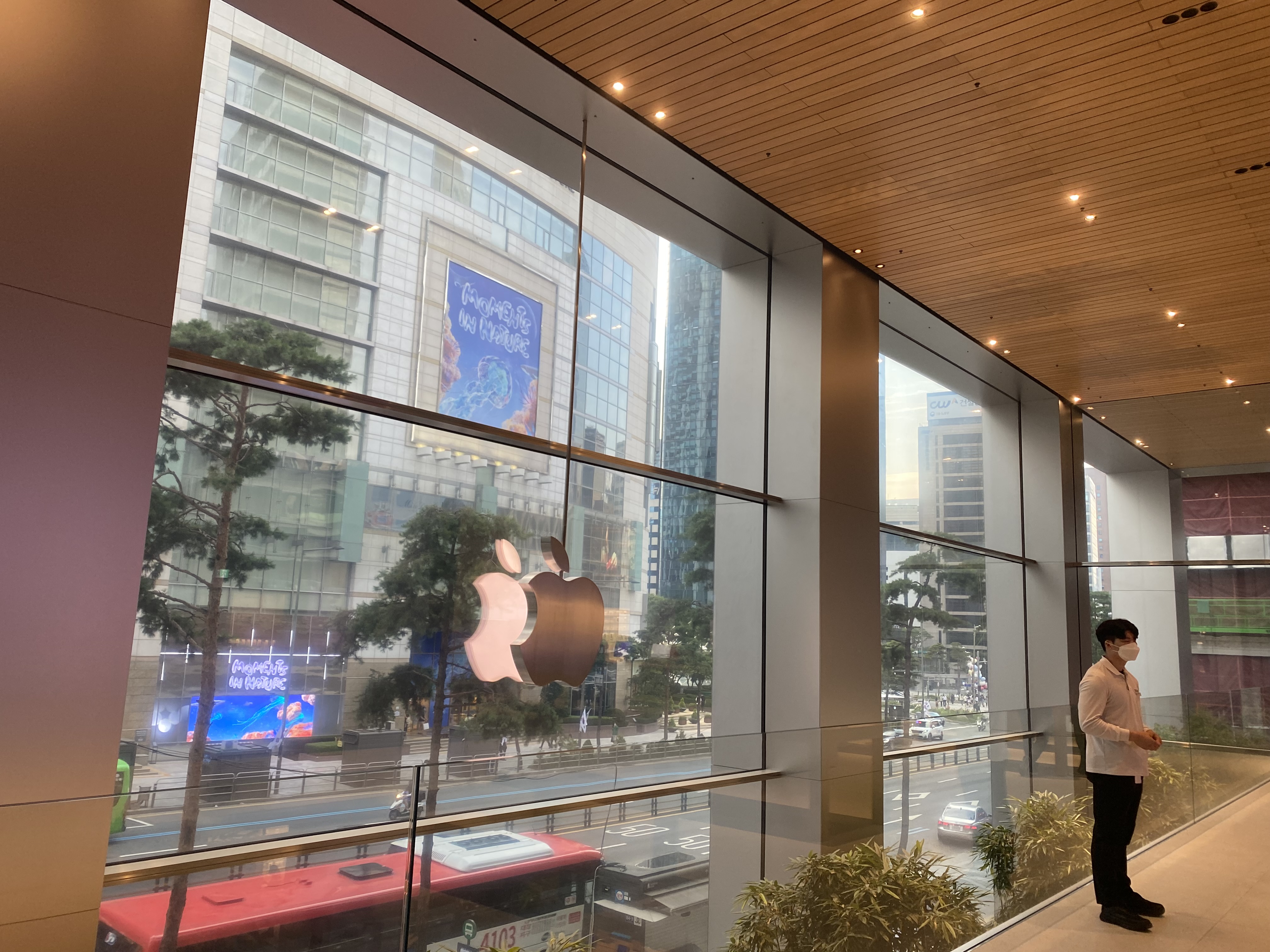 Apple-Store-Scond-Floor-View